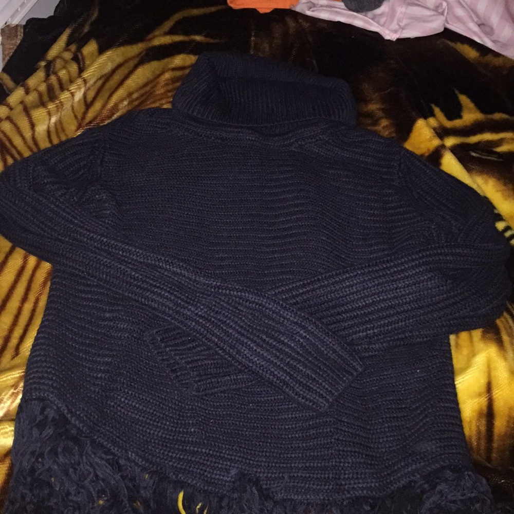 Michael Korea’s turtle neck navy blue sweater 😍!